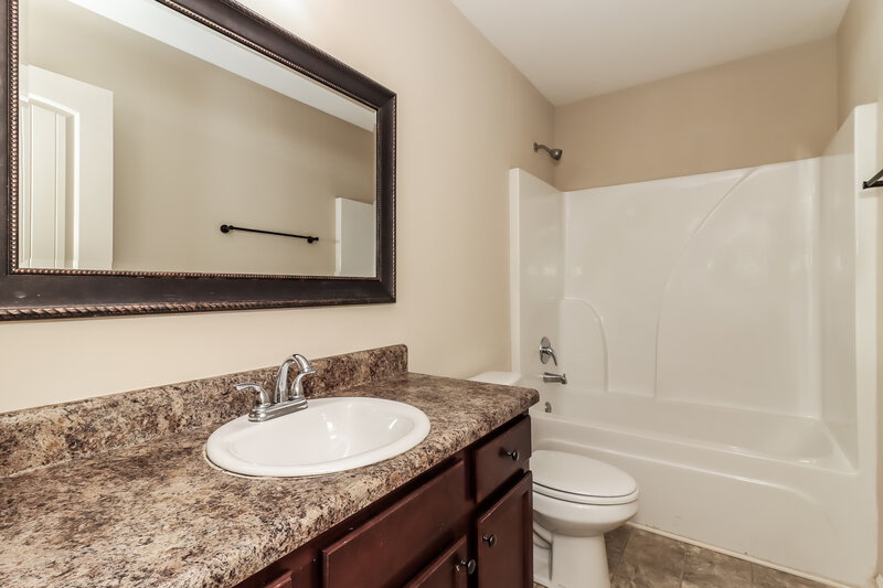 2,300/Mo, 202 Comet Court Dallas, GA 30157 Bathroom View