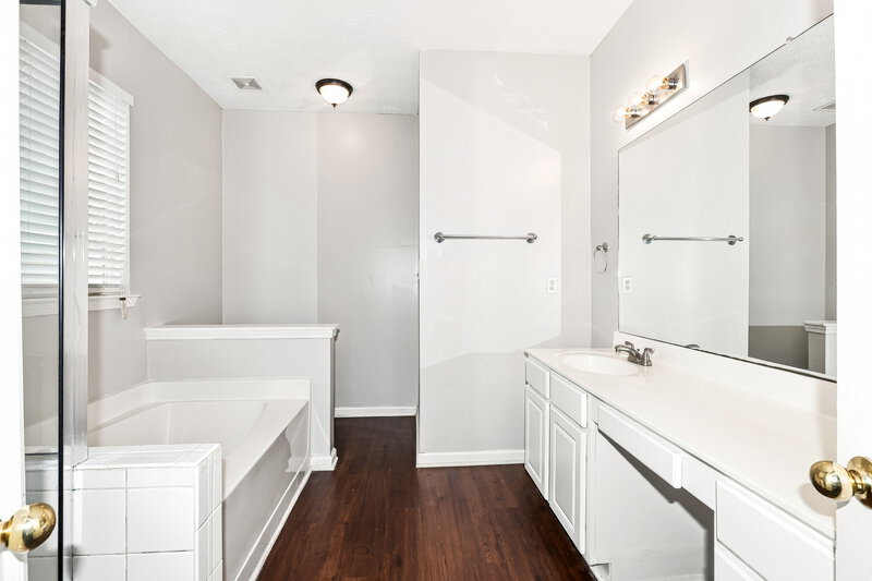1,840/Mo, 1317 Winwood Drive McDonough, GA 30253 Primary Bathroom View 2