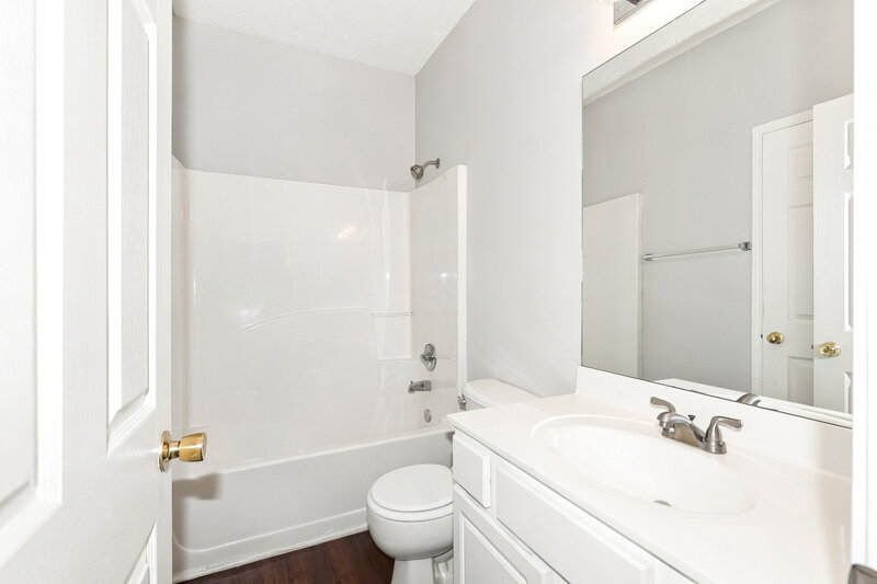1,840/Mo, 1317 Winwood Drive McDonough, GA 30253 Primary Bathroom View 3