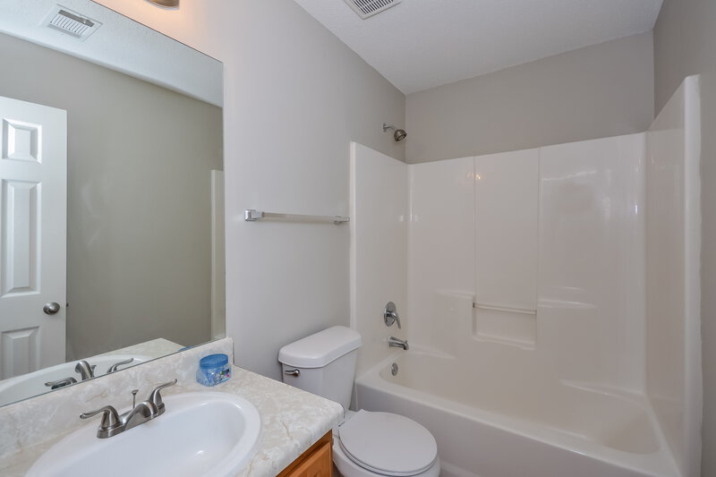 1,840/Mo, 524 Gonzaga Circle Hampton, GA 30228 Master Bathroom View