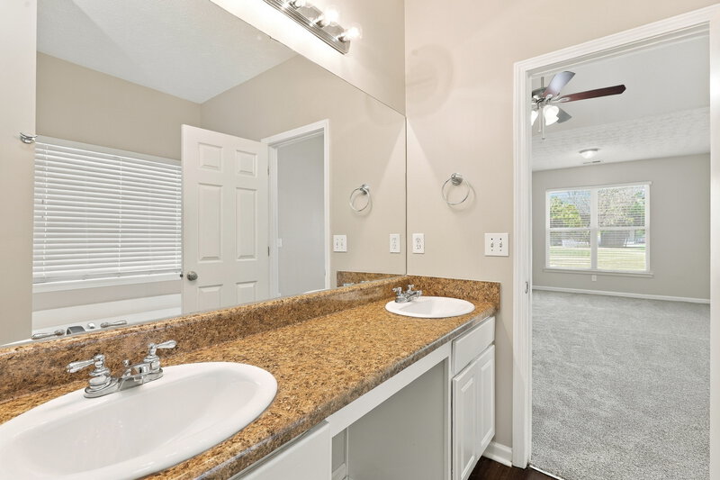 2,050/Mo, 5486 Somer Mill Road Douglasville, GA 30134 Primary Bathroom View 2