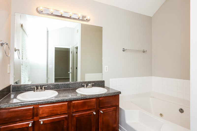 3,040/Mo, 182 Stillwood Dr Newnan, GA 30265 Bathroom View