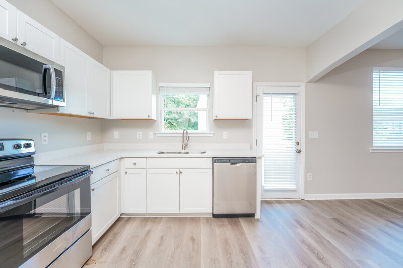 2,405/Mo, 793 Lobdale Falls Dr Lawrenceville, GA 30045 Kitchen View 2