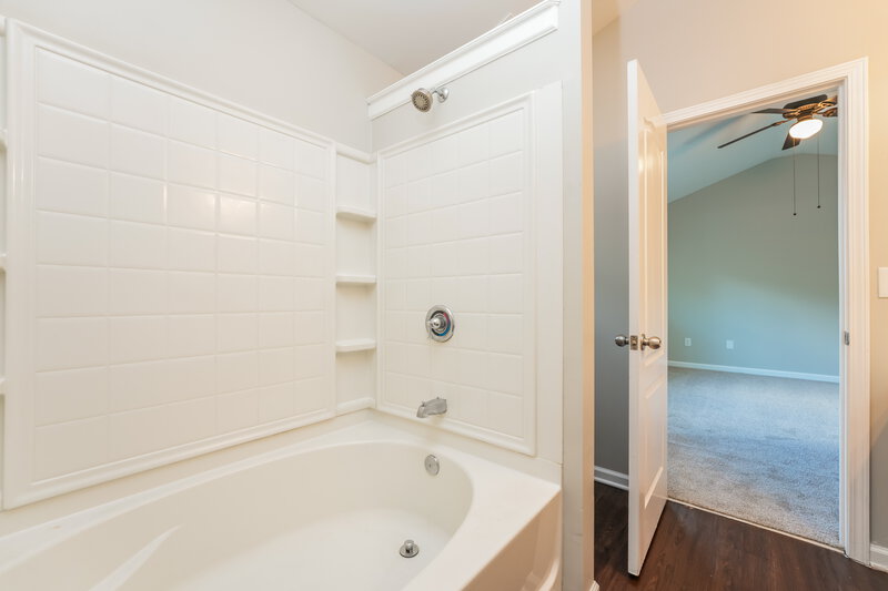 2,405/Mo, 793 Lobdale Falls Dr Lawrenceville, GA 30045 Main Bathroom View 2