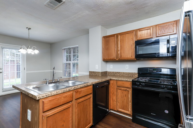 1,775/Mo, 1114 Dunaway Dr McDonough, GA 30253 Kitchen View 2
