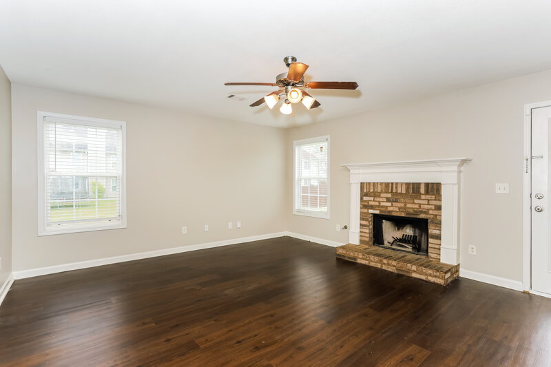 2,600/Mo, 5102 Redcoat Ln McDonough, GA 30252 Living Room View