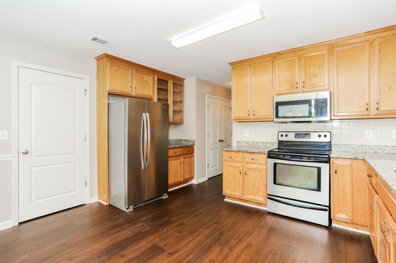 2,600/Mo, 5102 Redcoat Ln McDonough, GA 30252 Kitchen View 2