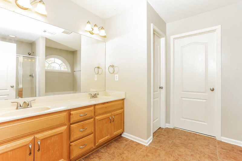 2,600/Mo, 5102 Redcoat Ln McDonough, GA 30252 Main Bathroom View