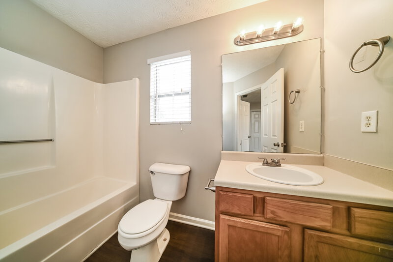 2,370/Mo, 5175 Tussahaw Xing McDonough, GA 30252 Main Bathroom View