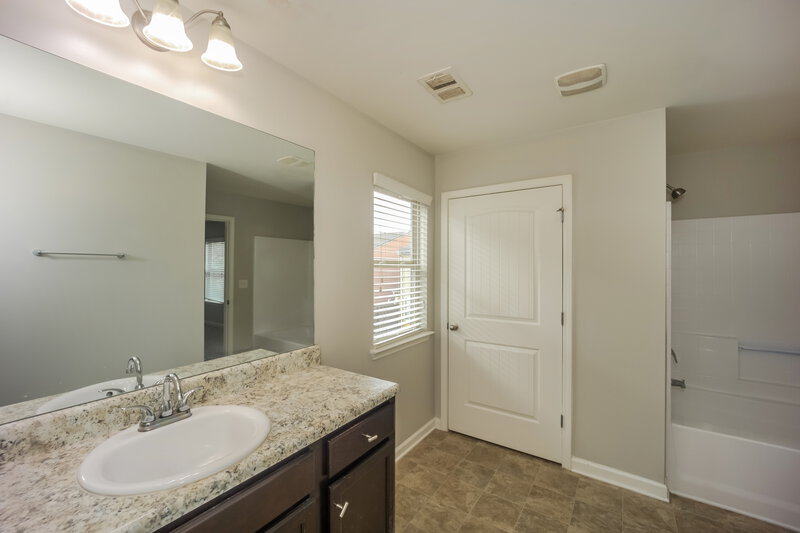 2,100/Mo, 317 Lauren Dr. Fairburn, GA 30213 Main Bathroom View