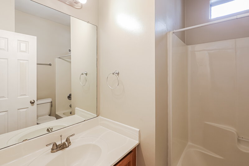 1,775/Mo, 604 Brookwater Drive Stockbridge, GA 30281 Bathroom View