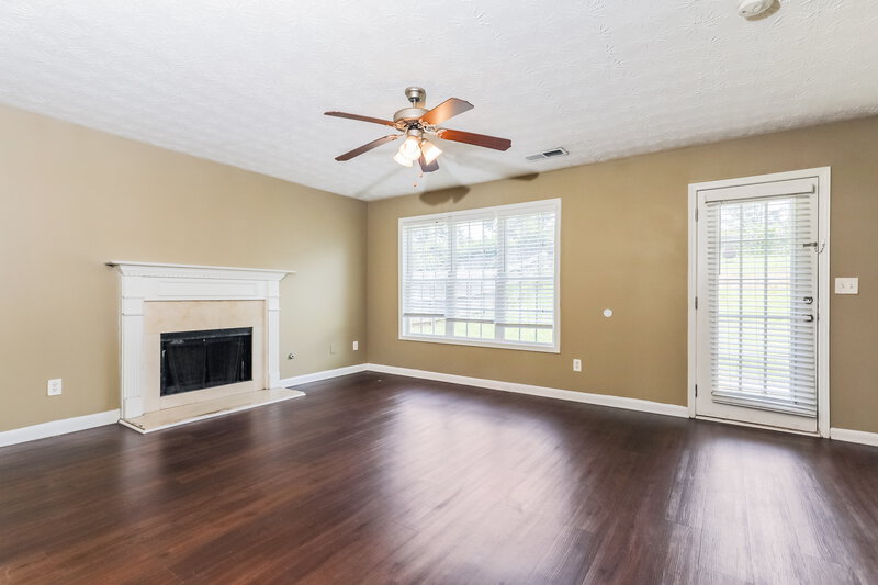 2,280/Mo, 210 Greenland Drive McDonough, GA 30253 Living Room View 2