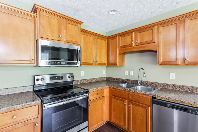 2,280/Mo, 210 Greenland Drive McDonough, GA 30253 Kitchen View