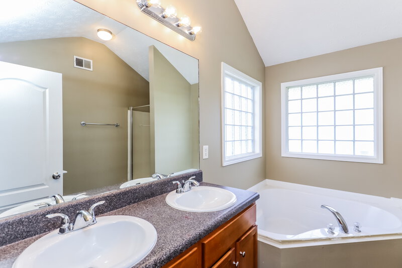 2,280/Mo, 210 Greenland Drive McDonough, GA 30253 Main Bathroom View