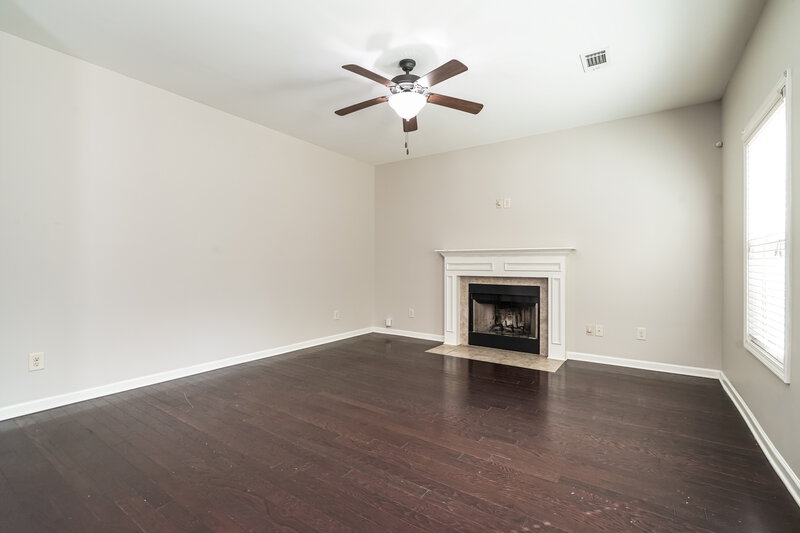 2,360/Mo, 377 Cliffhaven Circle Newnan, GA 30263 Living Room View