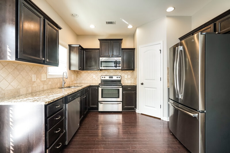 2,360/Mo, 377 Cliffhaven Circle Newnan, GA 30263 Kitchen View