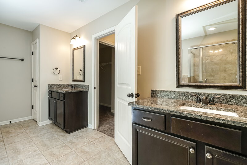 2,360/Mo, 377 Cliffhaven Circle Newnan, GA 30263 Main Bathroom View