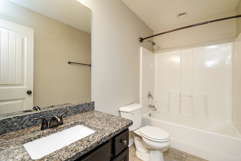 2,360/Mo, 377 Cliffhaven Circle Newnan, GA 30263 Bathroom View