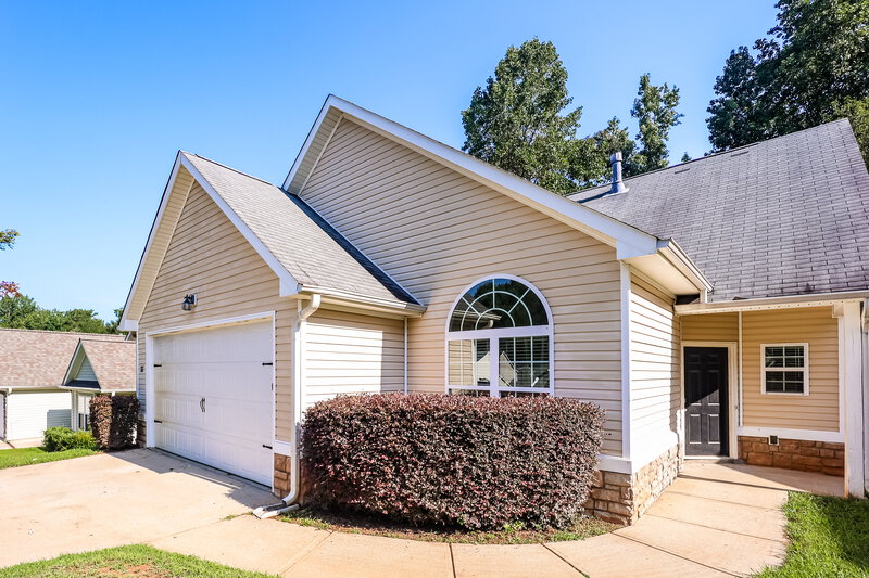 1,910/Mo, 23 Bedford Park Drive Newnan, GA 30263 Front View