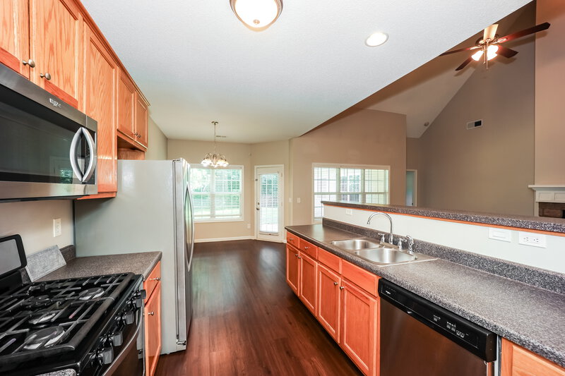 1,910/Mo, 23 Bedford Park Drive Newnan, GA 30263 Kitchen View 2