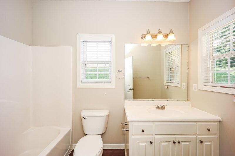 1,910/Mo, 23 Bedford Park Drive Newnan, GA 30263 Bathroom View