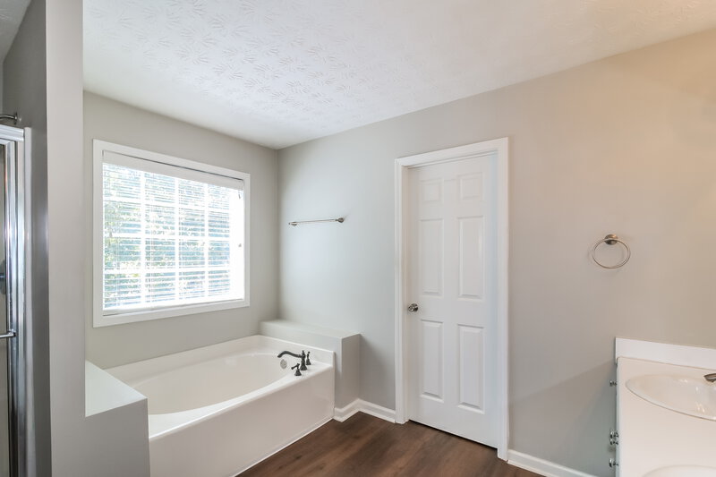 3,080/Mo, 2424 Santa Barbara Court Conyers, GA 30013 Main Bathroom View