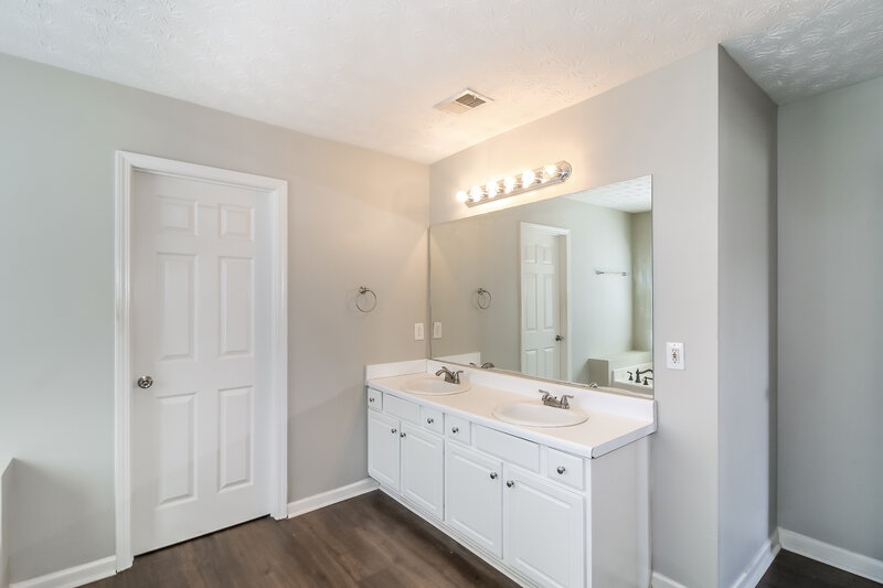 3,080/Mo, 2424 Santa Barbara Court Conyers, GA 30013 Main Bathroom View 2