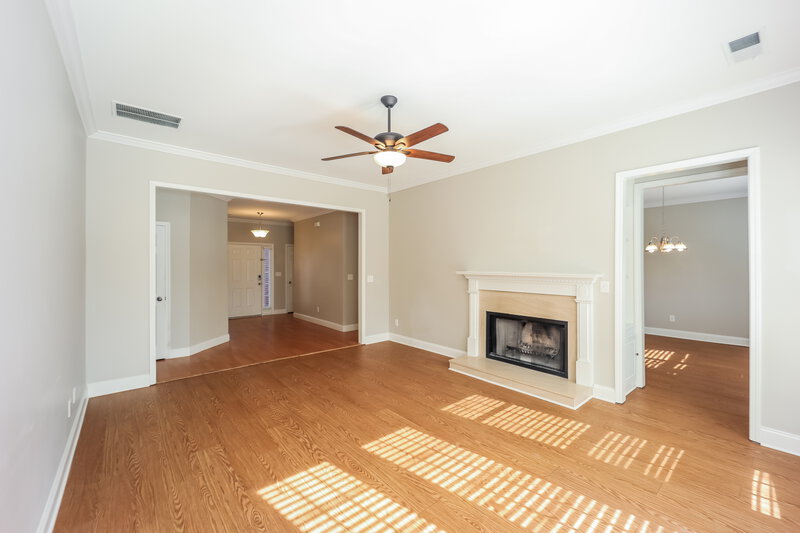 2,060/Mo, 31 Village Park Dr Newnan, GA 30265 Living Room View 2