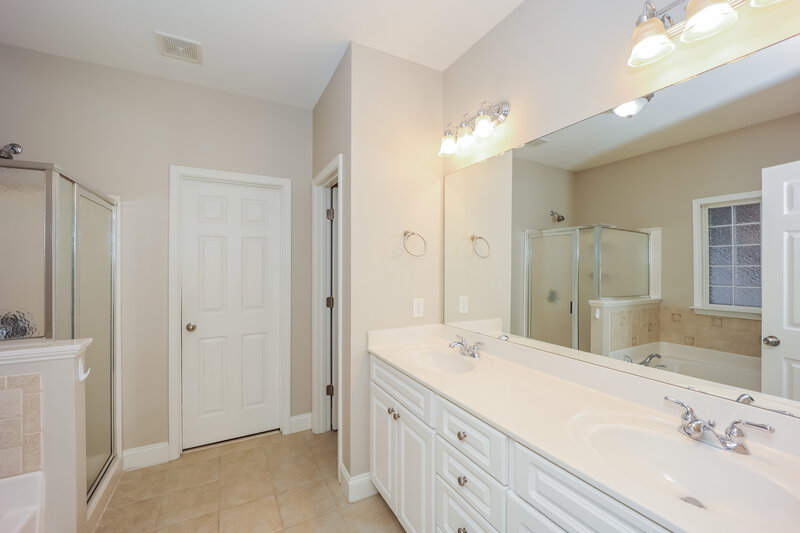 2,060/Mo, 31 Village Park Dr Newnan, GA 30265 Main Bathroom View