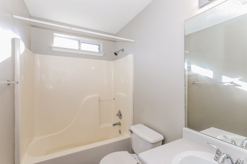 1,680/Mo, 240 Galway Lane Hampton, GA 30228 Bathroom View