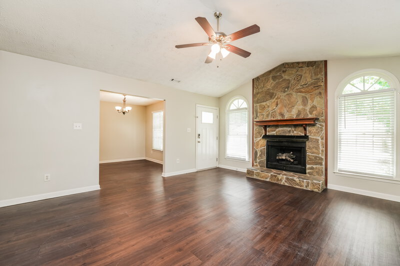 1,830/Mo, 465 Rosehill Drive McDonough, GA 30253 Living Room View 2