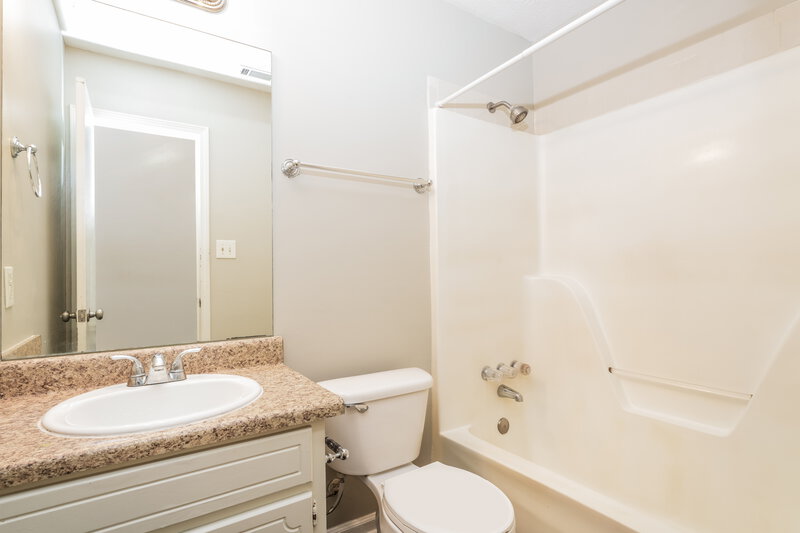 1,830/Mo, 465 Rosehill Drive McDonough, GA 30253 Bathroom View