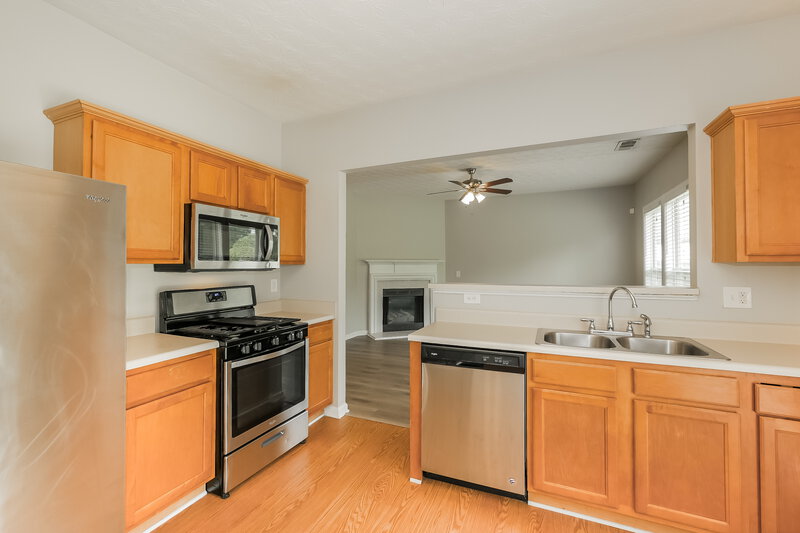 1,940/Mo, 1594 Thornwick Trace Stockbridge, GA 30281 Kitchen View