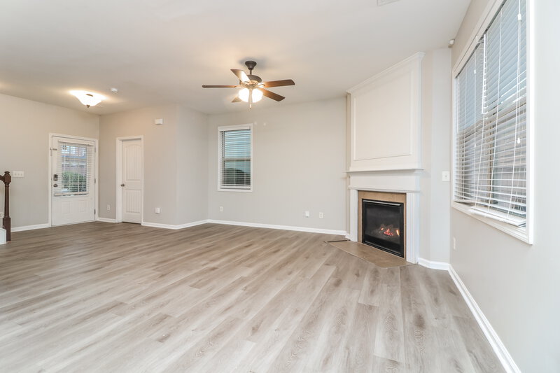 0/Mo, 275 Shaw Dr Acworth, GA 30102 Living Room View 3