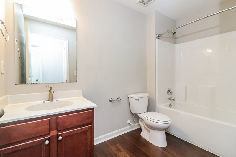 0/Mo, 275 Shaw Dr Acworth, GA 30102 Bathroom View