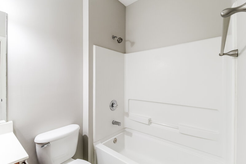 2,140/Mo, 207 Lantana Drive Locust Grove, GA 30248 Bathroom View