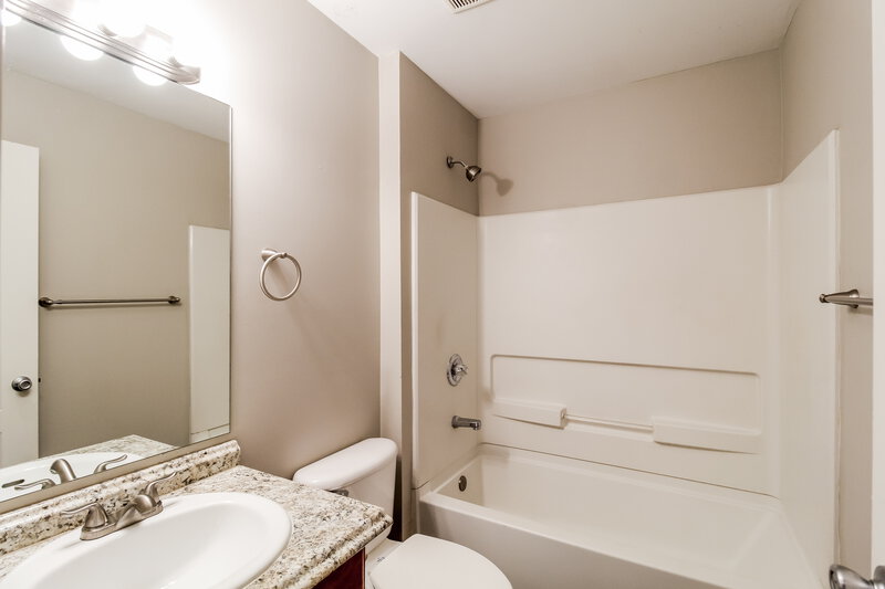 2,140/Mo, 207 Lantana Drive Locust Grove, GA 30248 Bathroom View 2