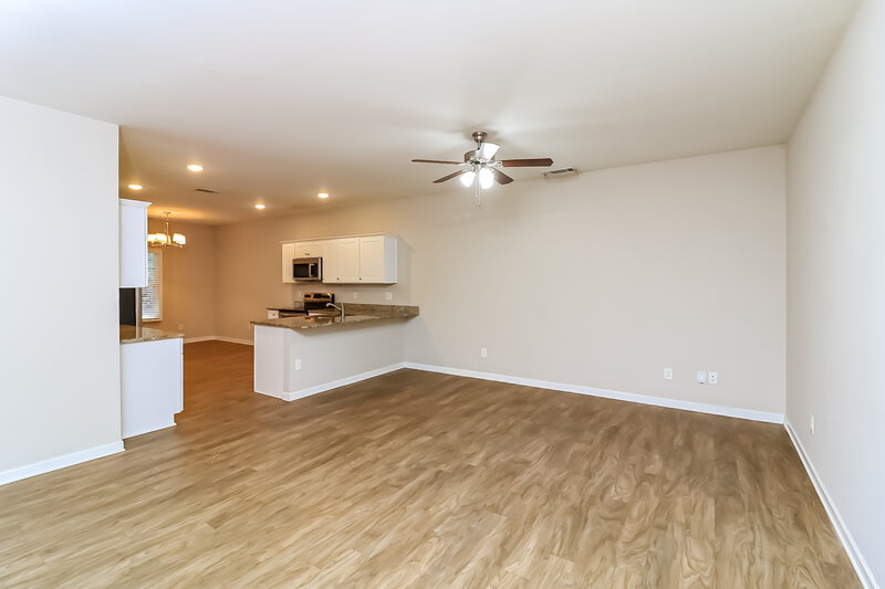 1,620/Mo, 21 Castlemoor Loop Adairsville, GA 30103 Living Room View