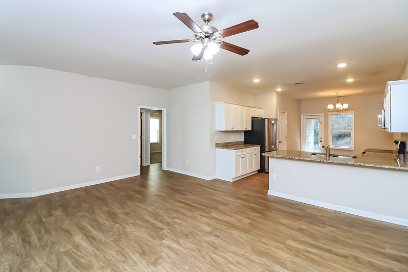 1,620/Mo, 21 Castlemoor Loop Adairsville, GA 30103 Living Room View 2