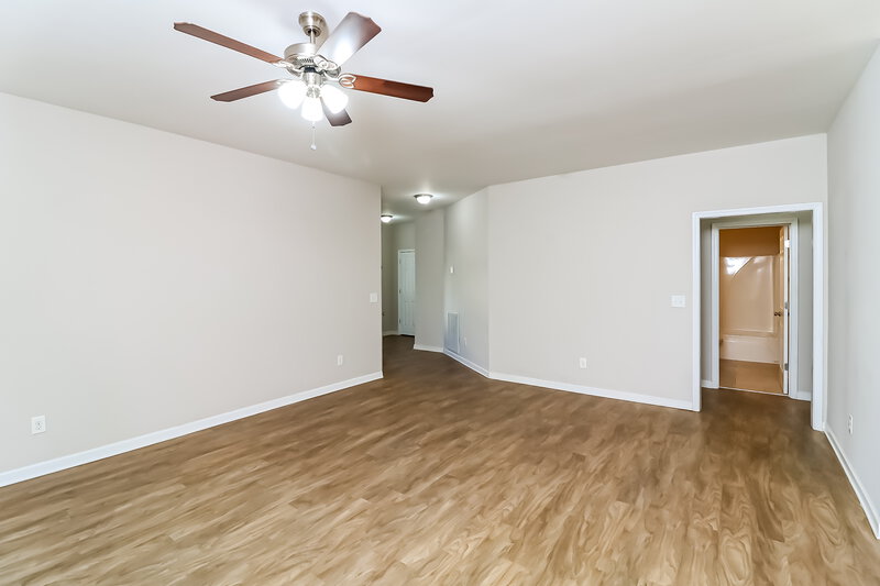 1,620/Mo, 21 Castlemoor Loop Adairsville, GA 30103 Living Room View 3