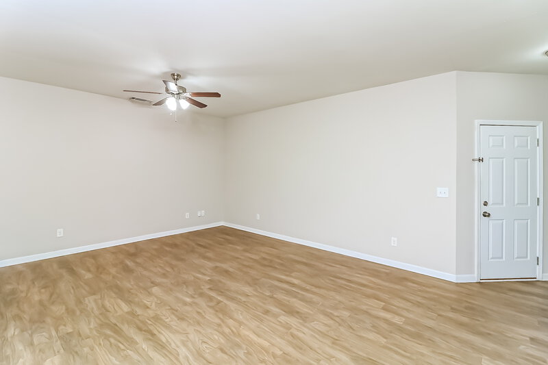 1,620/Mo, 21 Castlemoor Loop Adairsville, GA 30103 Living Room View 4