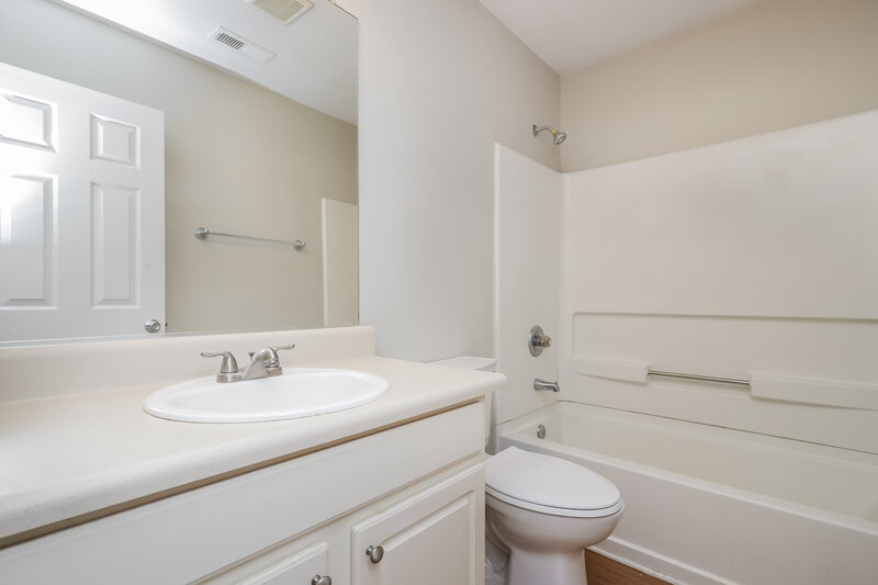 1,880/Mo, 172 Lantana Drive Locust Grove, GA 30248 Bathroom View