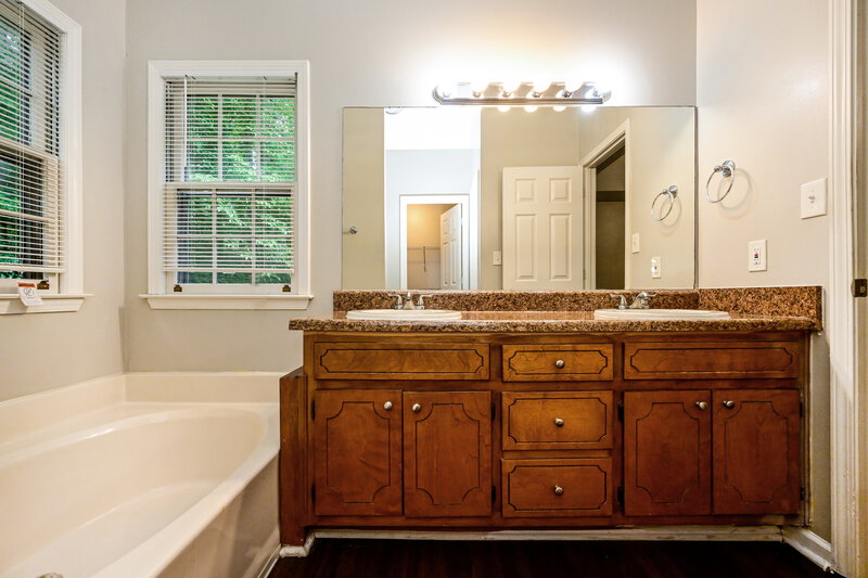 1,825/Mo, 1204 Garden Path SE Conyers, GA 30094 Main Bathroom View