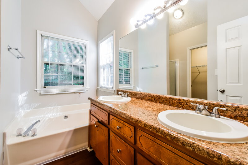 1,845/Mo, 1204 Garden Path SE Conyers, GA 30094 Main Bathroom View