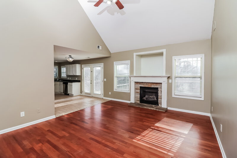 2,120/Mo, 16 Redwood Drive Adairsville, GA 30103 Living Room View