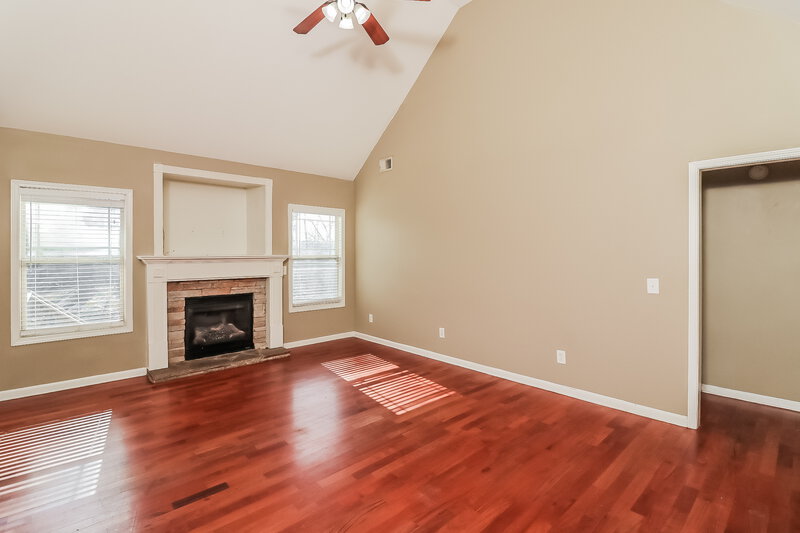 2,120/Mo, 16 Redwood Drive Adairsville, GA 30103 Living Room View 3