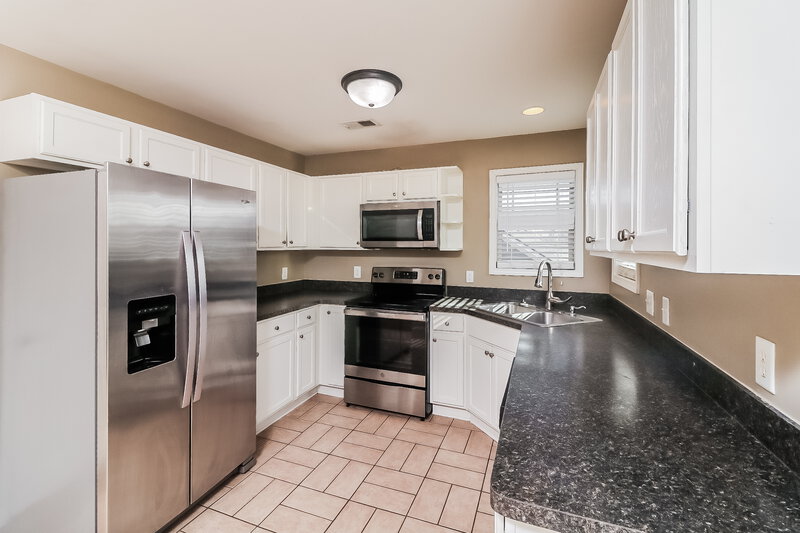 2,120/Mo, 16 Redwood Drive Adairsville, GA 30103 Kitchen View 2