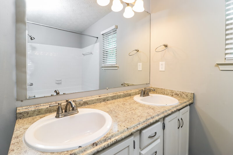 3,060/Mo, 1260 Grayland Hills Trl Lawrenceville, GA 30046 Main Bathroom View