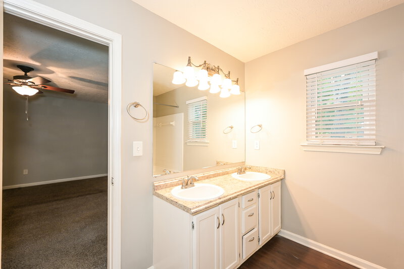 1,950/Mo, 1260 Grayland Hills Trl Lawrenceville, GA 30046 Main Bathroom View