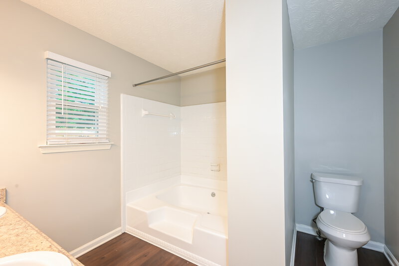 1,950/Mo, 1260 Grayland Hills Trl Lawrenceville, GA 30046 Main Bathroom View 2